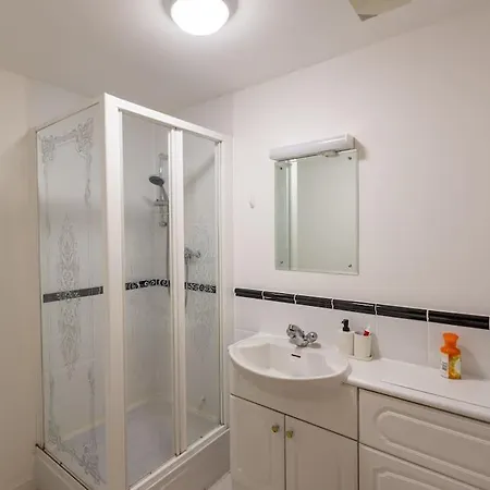 Morden London Apartment, By The Sea With Free Parking Exterior photo