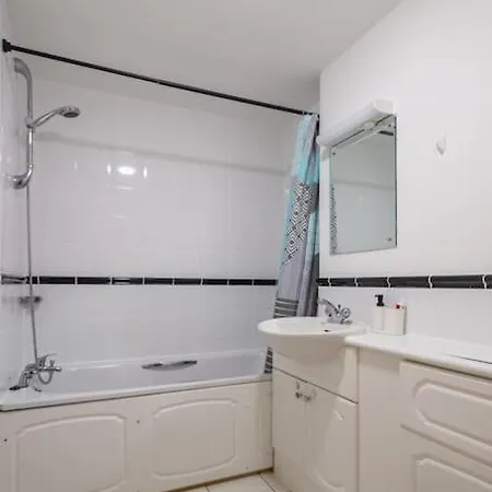 Morden London Apartment, By The Sea With Free Parking Exterior photo