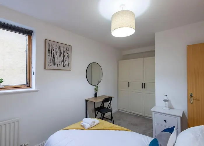 Morden London Apartment, By The Sea With Free Parking