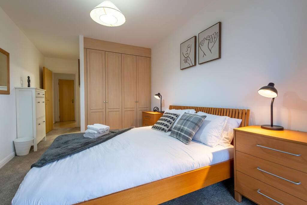 Morden Apartment, By The Sea With Free Parking * London