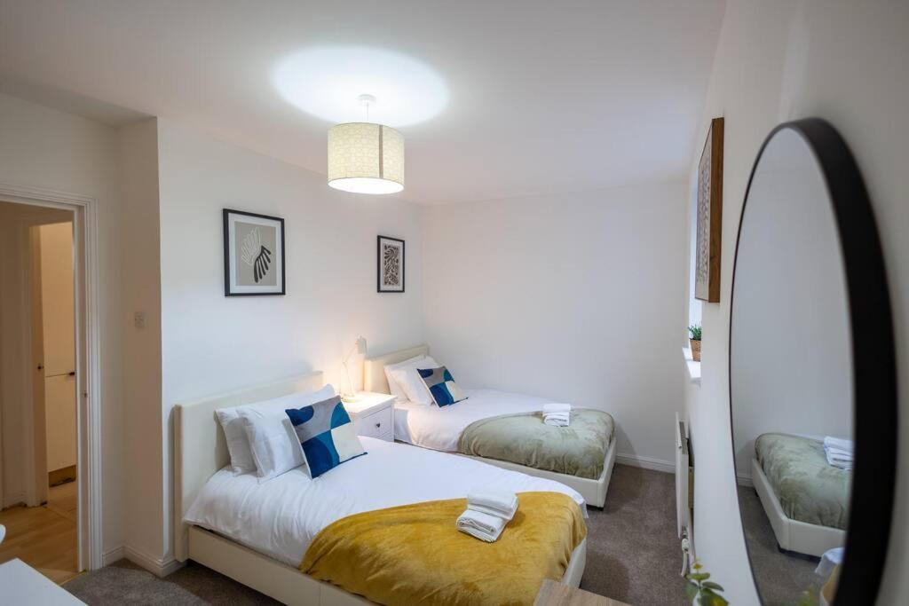 Apartment Morden Apartment, By The Sea With Free Parking London